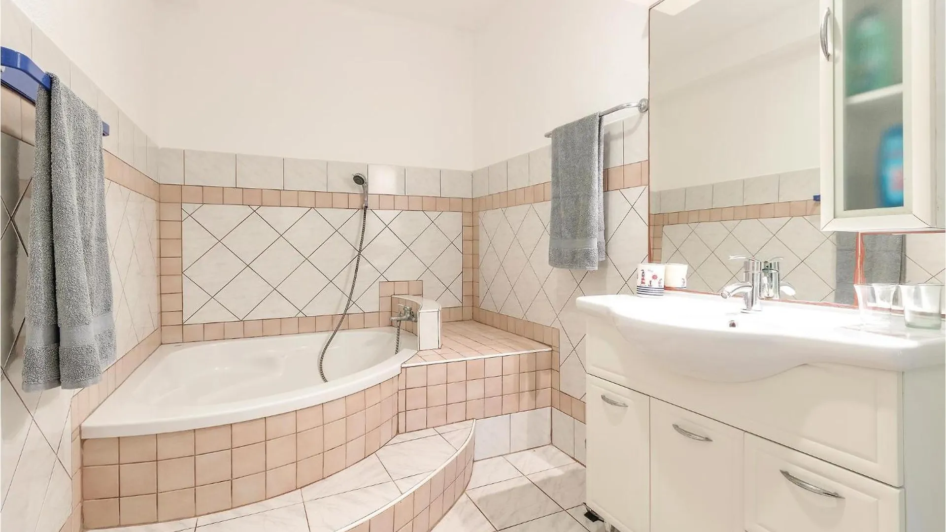4 Bedroom Beautiful Apartment In Stinjan