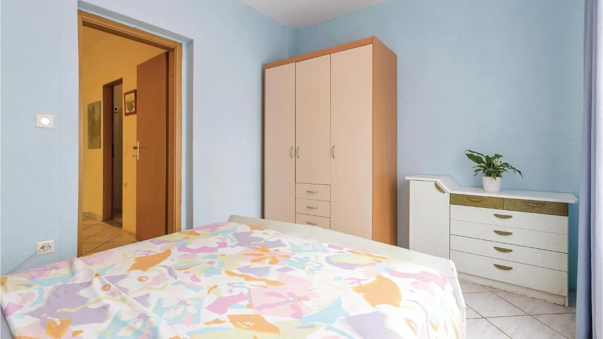 4 Bedroom Beautiful Apartment In Stinjan