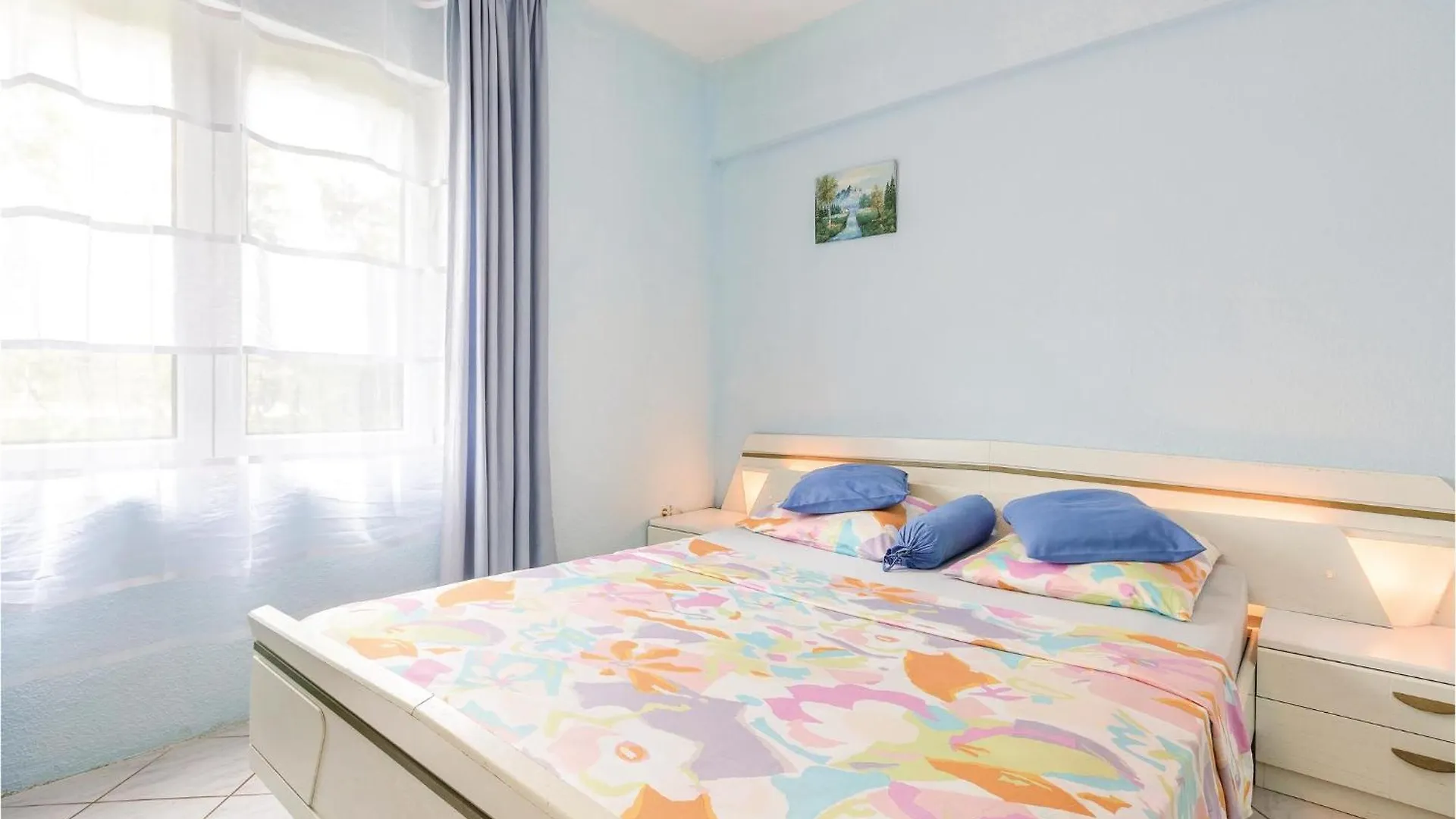 4 Bedroom Beautiful Apartment In Stinjan 0*,
