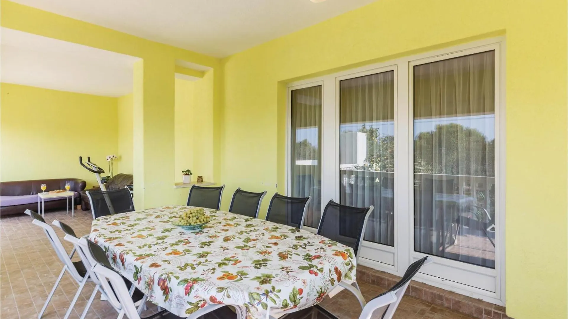 4 Bedroom Beautiful Apartment In Stinjan