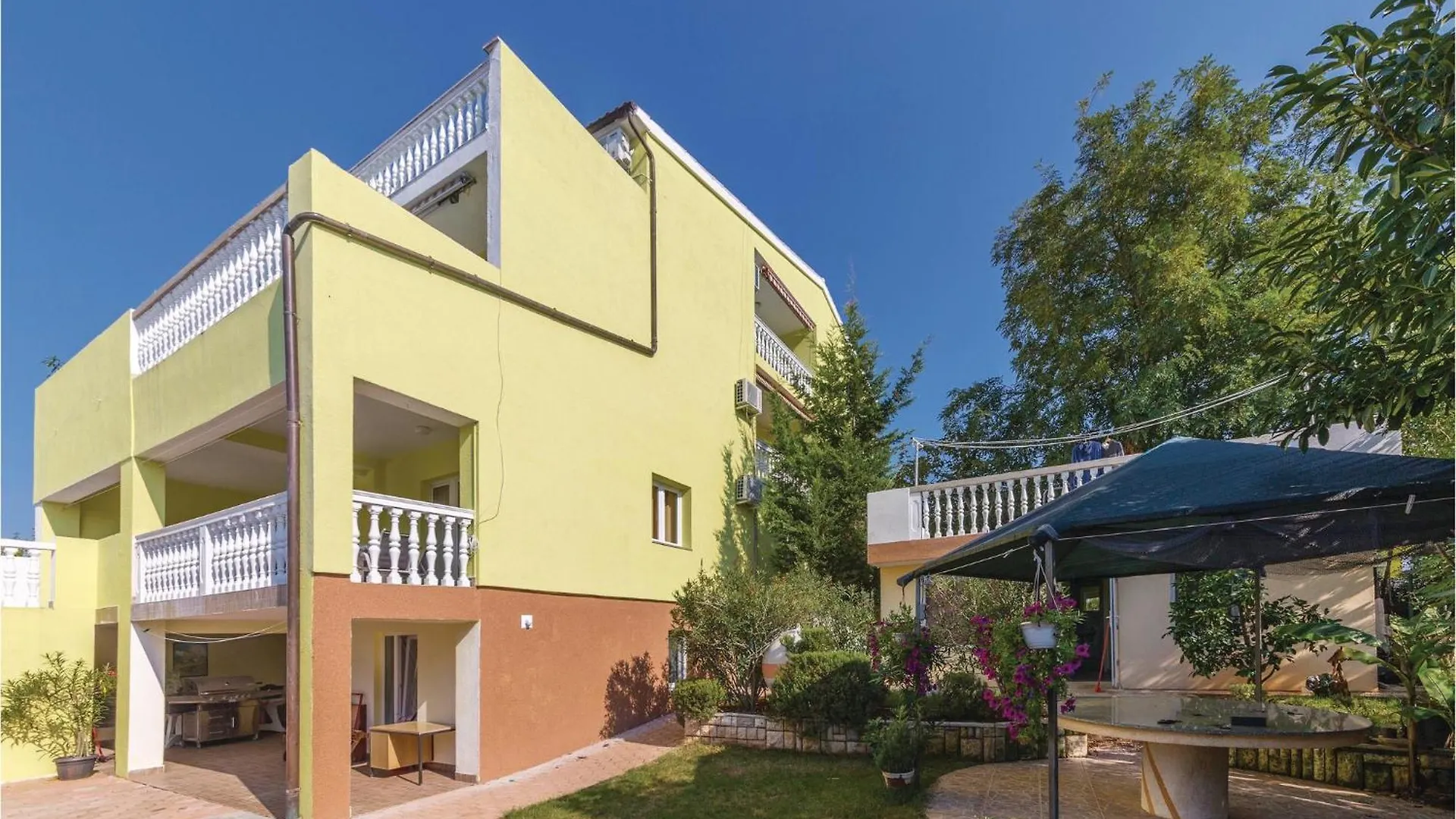 4 Bedroom Beautiful Apartment In Štinjan